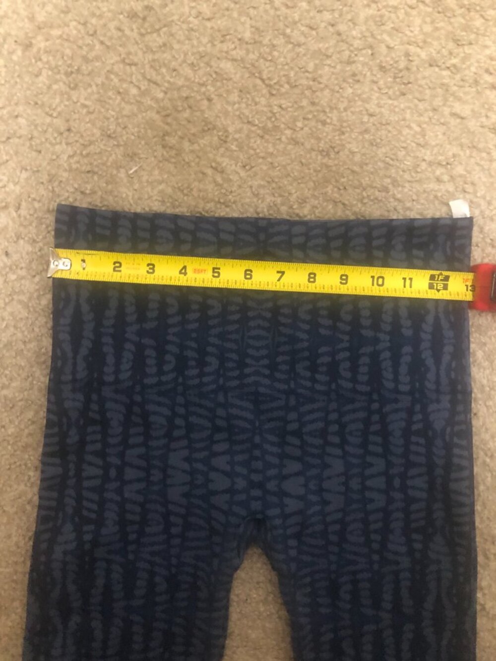 Spanx Look at Me Now Seamless Leggings in the Indigo Geo print. Size L - Picture 6 of 8